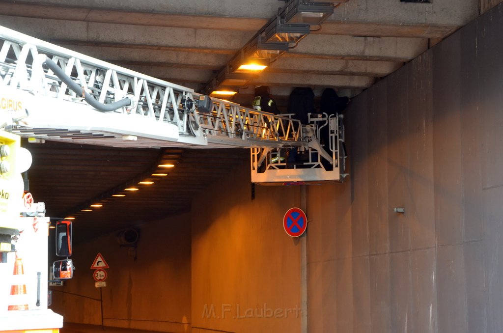Einsatz BF Koeln Tunnel unter Lanxess Arena gesperrt P9763.JPG - Miklos Laubert